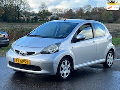 Toyota Aygo - 1.0-12V + AIRCO/ELEKRAMEN/GOEDE BANDEN/LEUKE AUTO APK AFLEVERING NIEUW