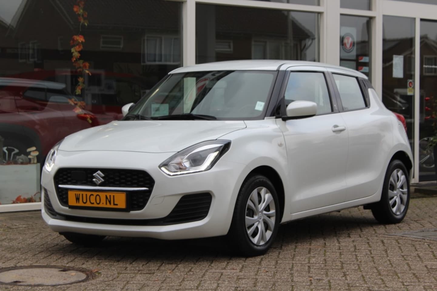 Suzuki Swift - 1.2 COMFORT SMART HYBIDE AIRCO CRUISE - AutoWereld.nl