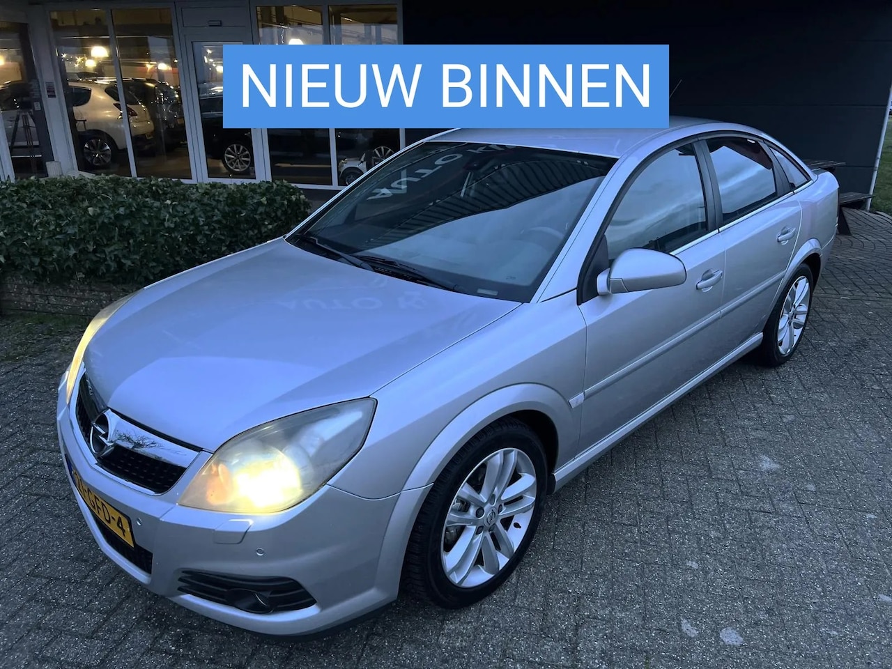 Opel Vectra GTS - 2.2-16V Executive ECC/CRUIS/NAV/PDC V+A - AutoWereld.nl