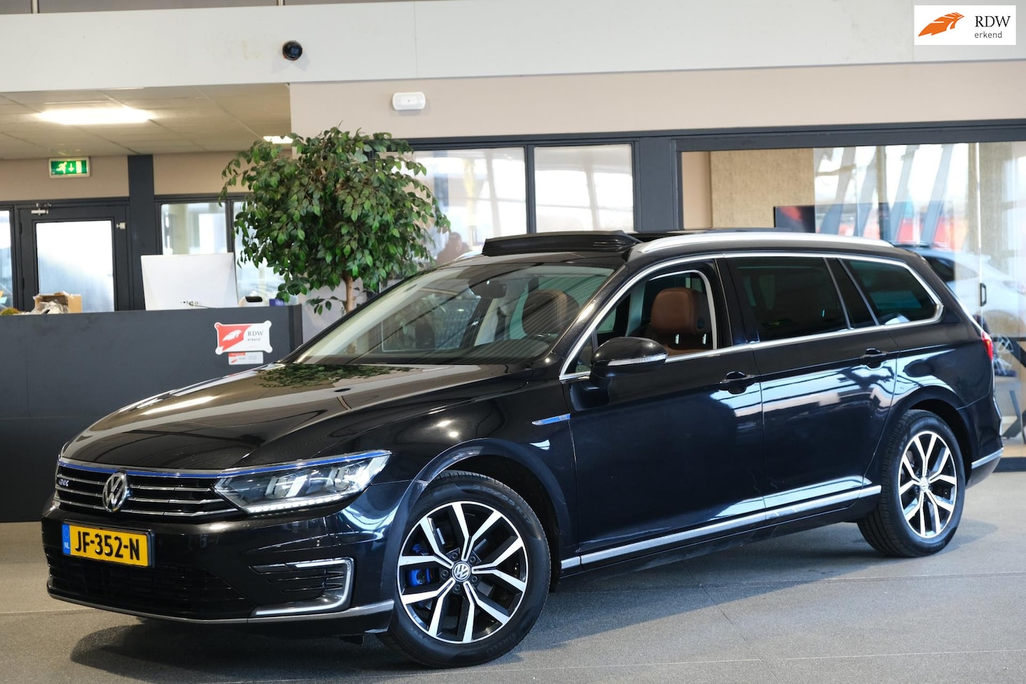 Volkswagen Passat Variant - 1.4 TSI GTE Highline Navi Pano Trek - AutoWereld.nl