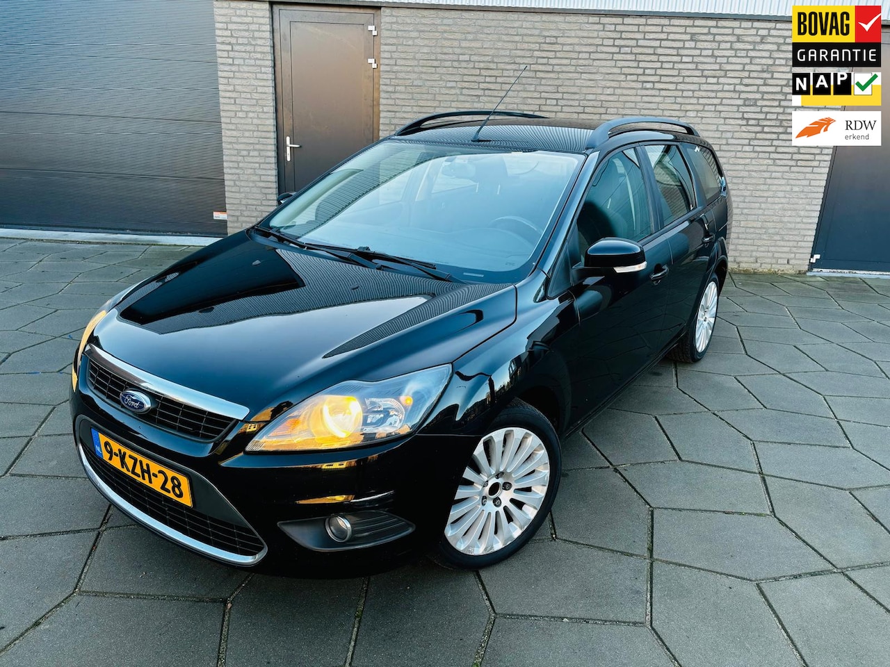 Ford Focus Wagon - 2.0 TDCi Titanium|Station|Trekhaak|Airco|Cruise-Control|Dakrails|Metallic - AutoWereld.nl