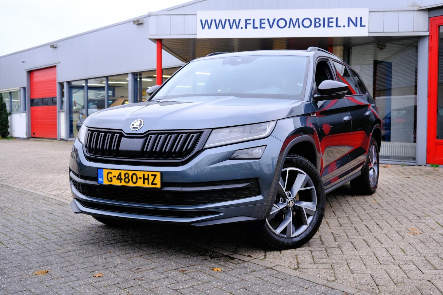 Skoda Kodiaq - 1.5 TSI 150pk Sportline Business Aut. Adapt.Cruise|1e Eig|Navi|Leder-Alcant|Cam|Apple CarP - AutoWereld.nl