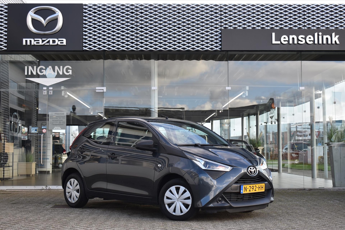 Toyota Aygo - 1.0 VVT-i 5drs X-Fun | 1 Jaar BOVAG garantie | Airco | Dealeronderhouden | Bluetooth | Ele - AutoWereld.nl