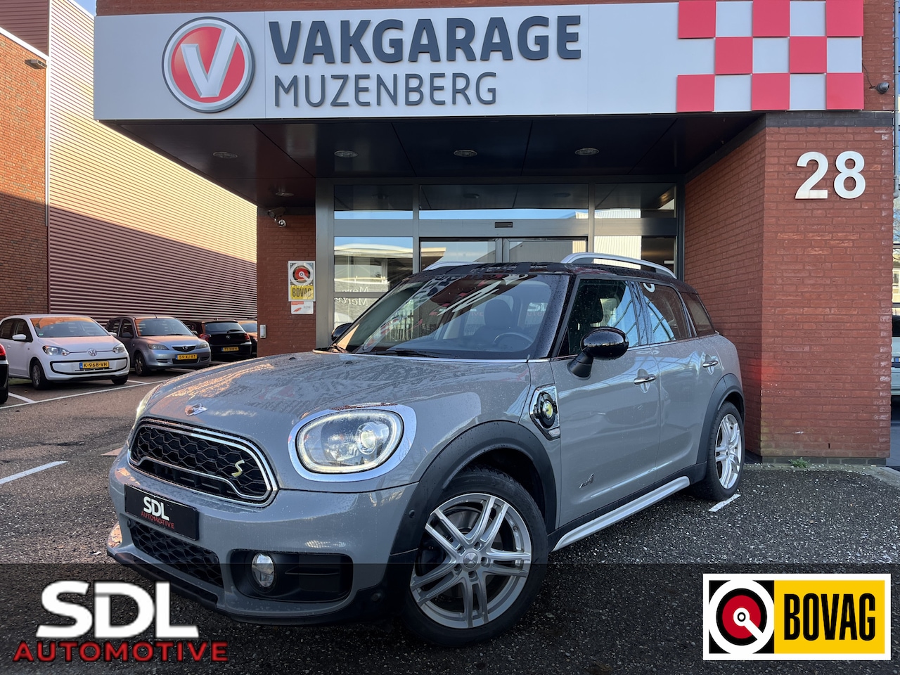 MINI Countryman - Mini 2.0 Cooper S E ALL4 // LED // HALF LEDER // KEYLESS // CAMERA+SENSOREN // STOELVERWAR - AutoWereld.nl