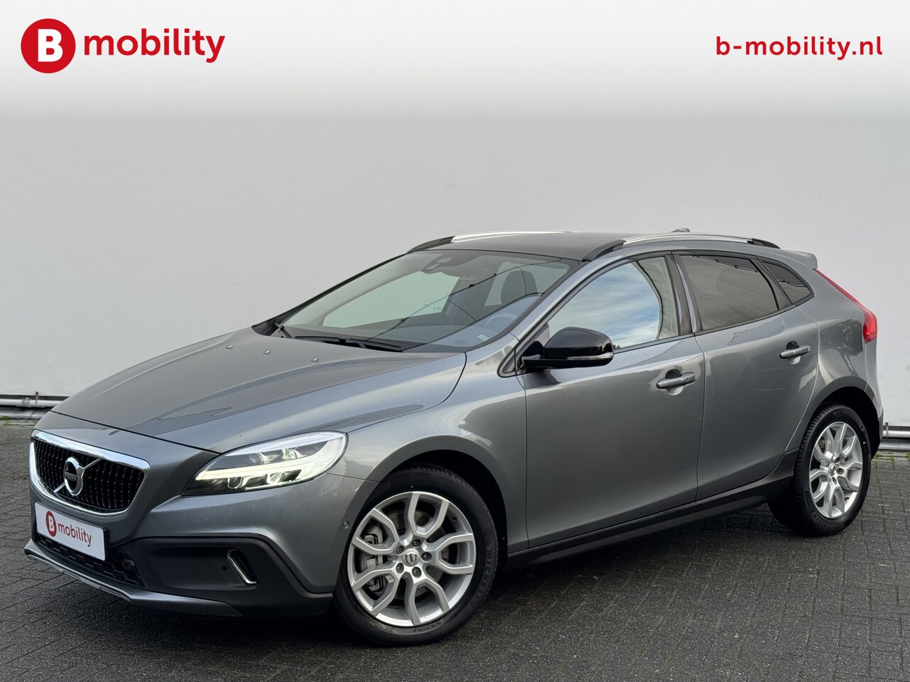 Volvo V40 Cross Country - 1.5 T3 Polar+ Luxury Automaat Panoramadak | Achteruitrijcamera | Leer | Stoelverwarming | - AutoWereld.nl