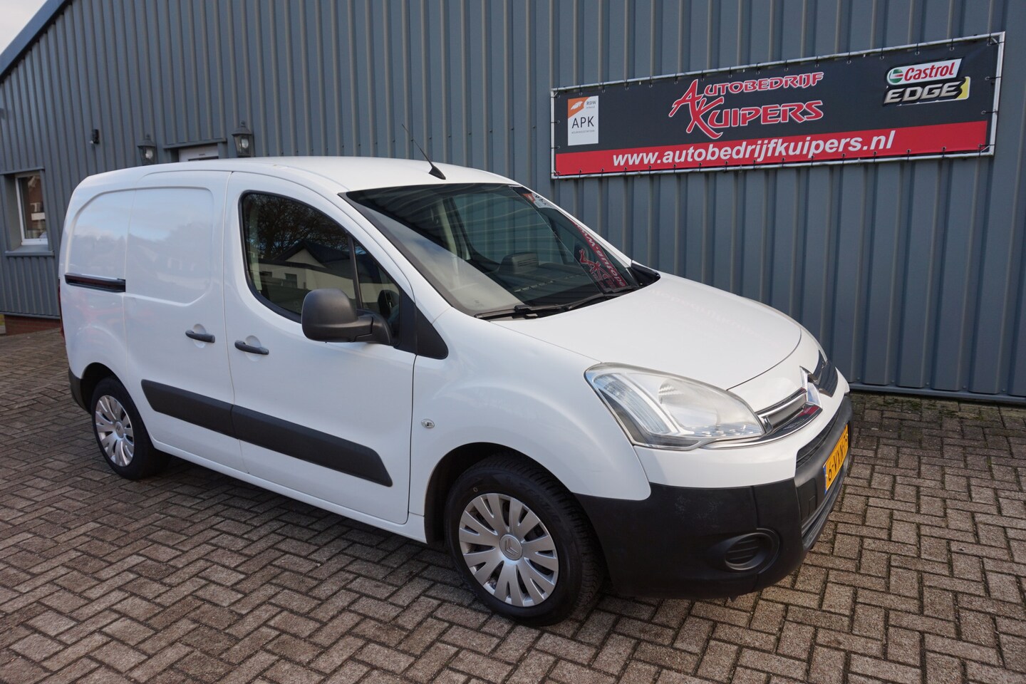 Citroën Berlingo - 1.6 e-HDI 500 Club Automaat Cruise.Airco.Electr.pakket.Trekhaak - AutoWereld.nl