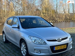 Hyundai i30 - 1.6i Dynamic Luxe 2e eigenaar dealer onderhouden uniek km airco cv op afs elektrische rame