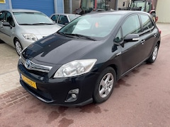 Toyota Auris - 1.8 Full Hybrid Aspiration 2010 Navigatie + camera APK sep-2025. Boekjes en NAP zijn aanwe