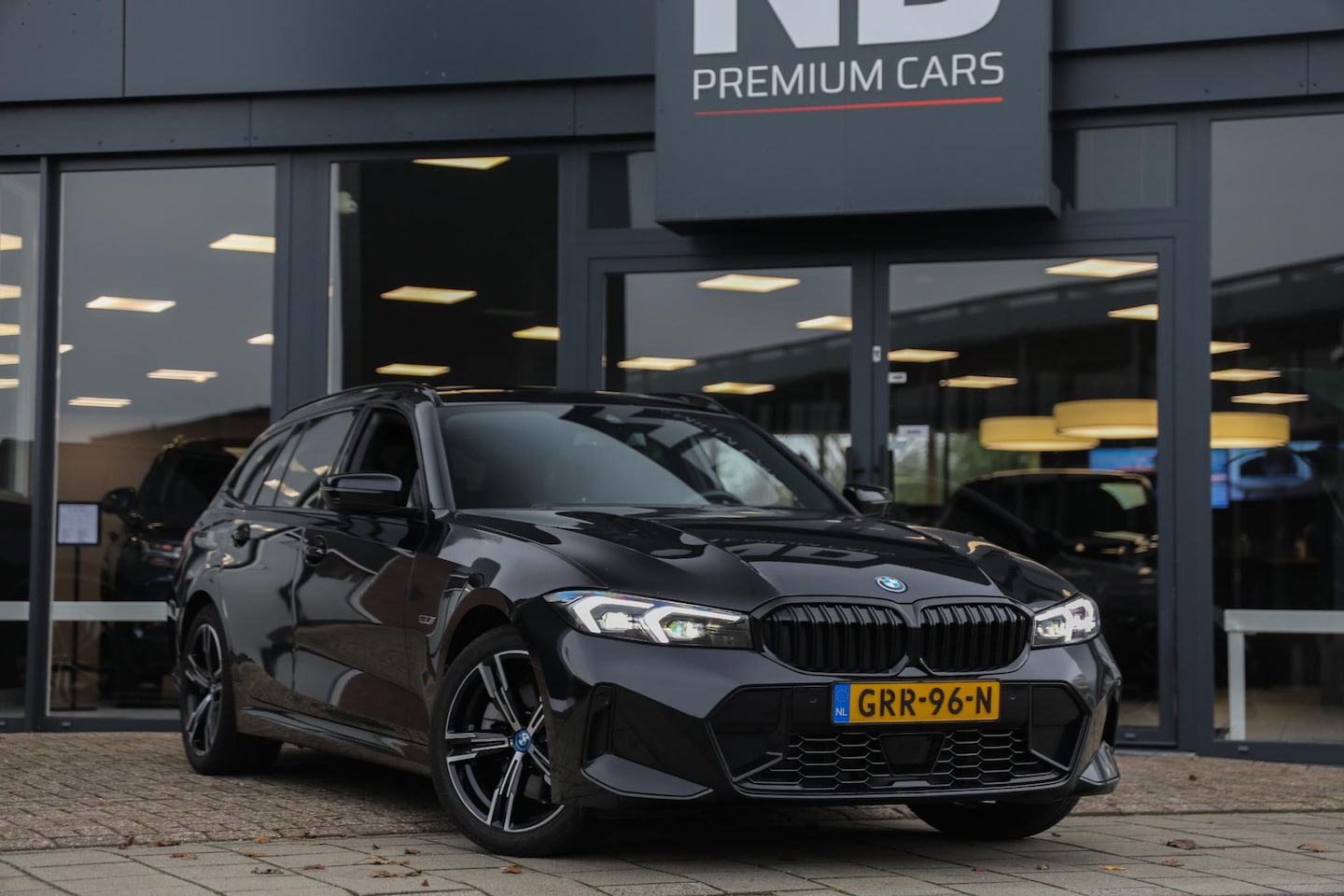 BMW 3-serie Touring - 320e | M-sport | Schuif-kantel dak | Vol-leder | LED - AutoWereld.nl