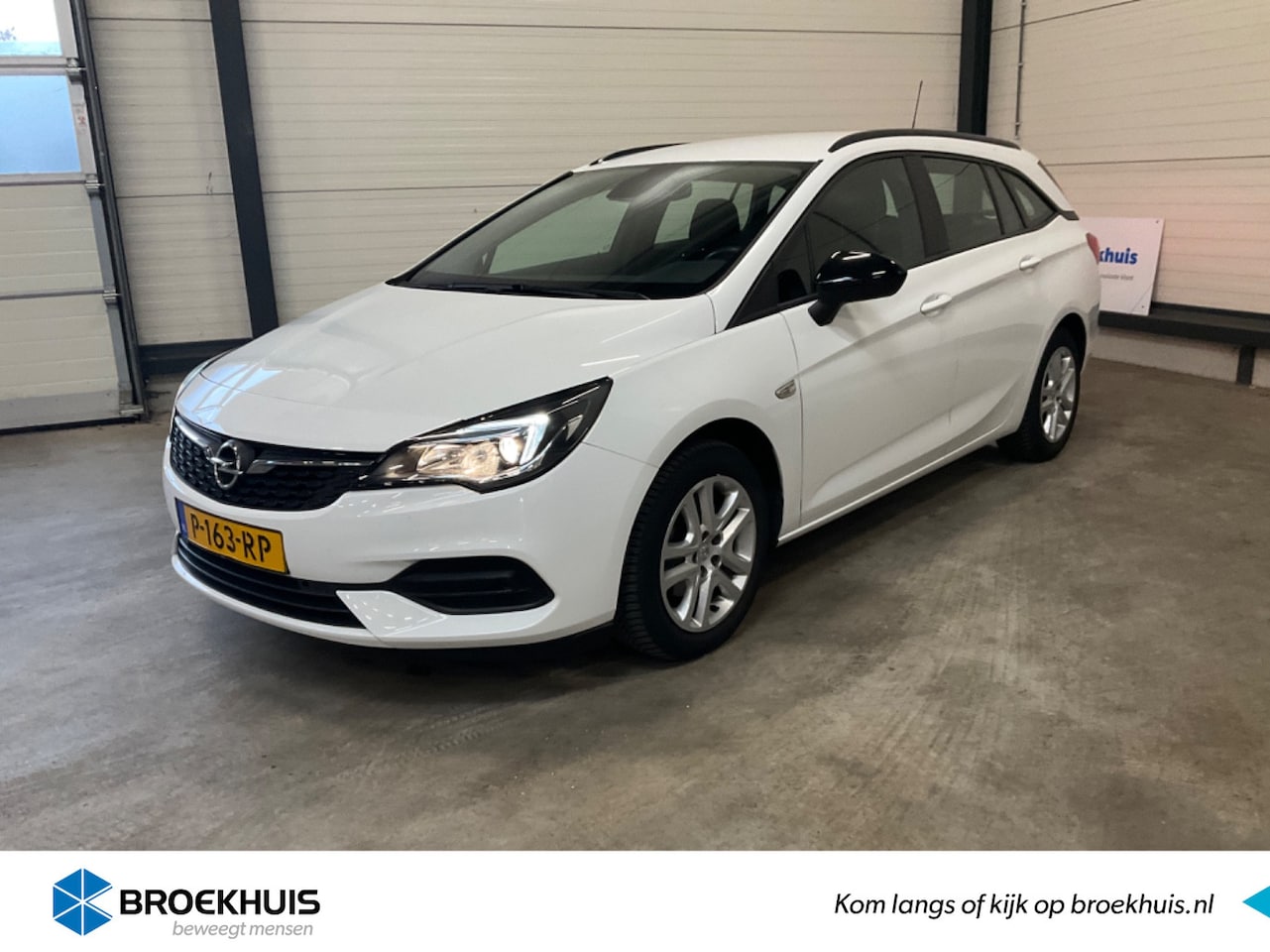 Opel Astra Sports Tourer - 1.2 Edition | Dealer Onderhouden! | Navi By app | Airco | Cruise Control | Parkeersensoren - AutoWereld.nl