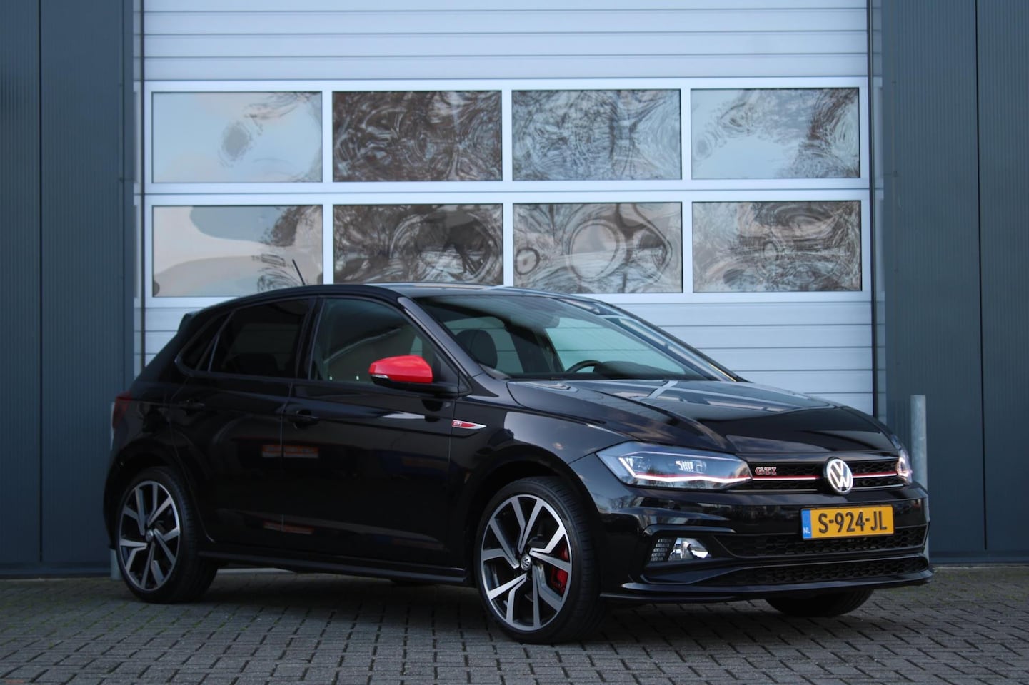 Volkswagen Polo - 2.0 TSI GTI 200PK DSG Clima/Cruise/Navi/Bluetooth/PDCv+A/Stoelverwarming/18"LM/AppleCarpla - AutoWereld.nl