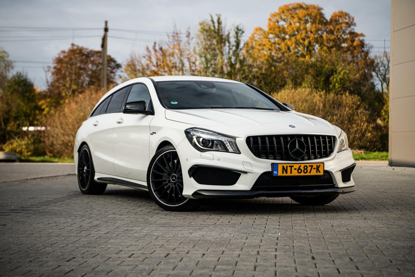 Mercedes-Benz CLA-klasse Shooting Brake - AMG 45 4MATIC OrangeArt Edition - AutoWereld.nl