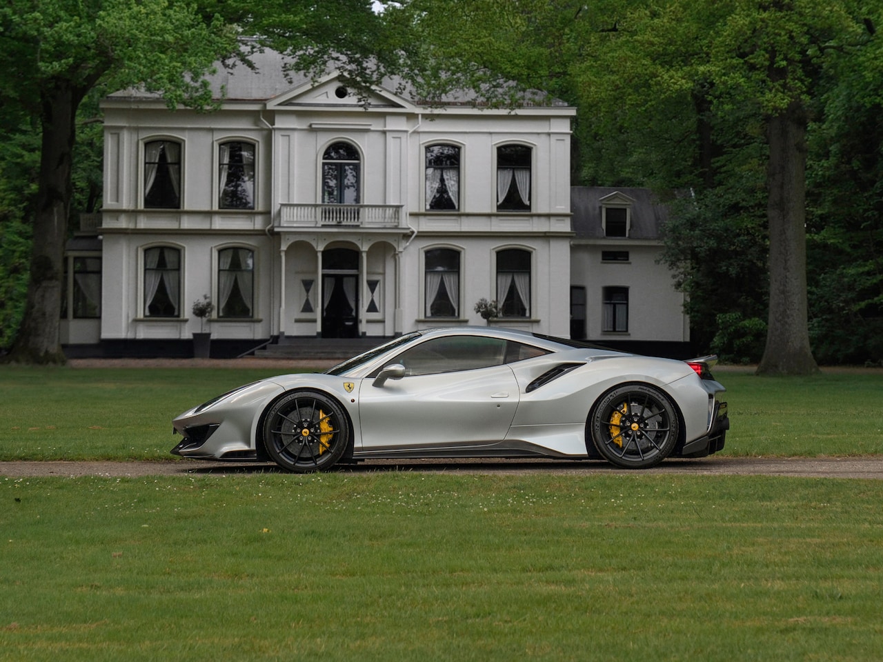 Ferrari 488 - Pista | Lift | Cuoio Alcantara! | Full PPF | Veel carbon | Argento Nurburgring - AutoWereld.nl