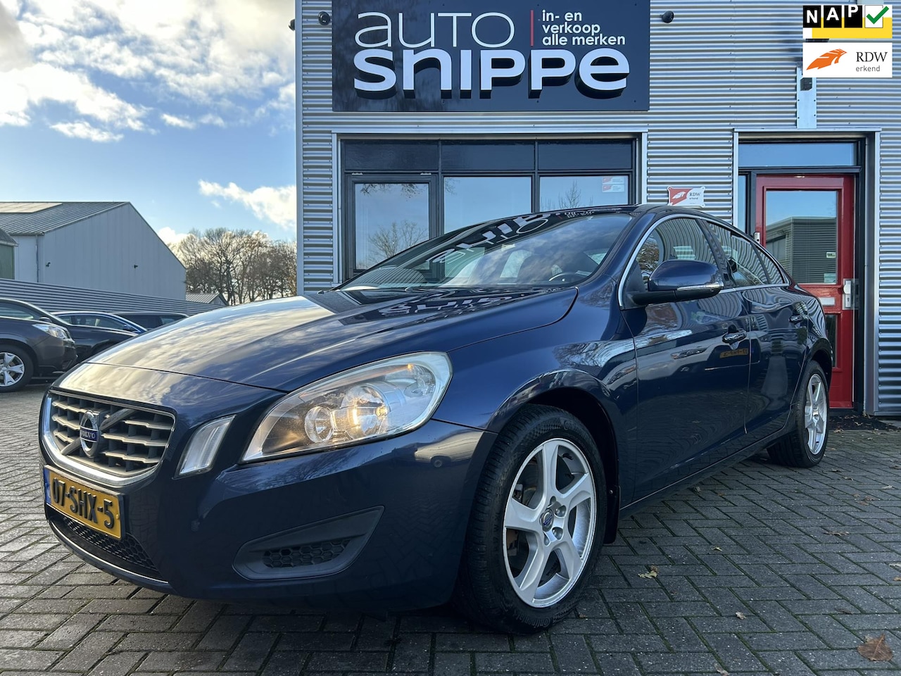 Volvo S60 - 1.6 T4 Momentum 180 PK! -CLIMA-CRUISECONTROL-NAVI-CITY SAFETY-DEALER ONDERHOUDEN!-ISOFIX-L - AutoWereld.nl