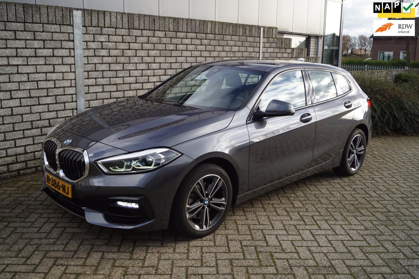 BMW 1-serie - 118i High Executive Edition Sport Line 5 DRS Autom Leder Sportst Stoelverw Navi Clima Crui - AutoWereld.nl