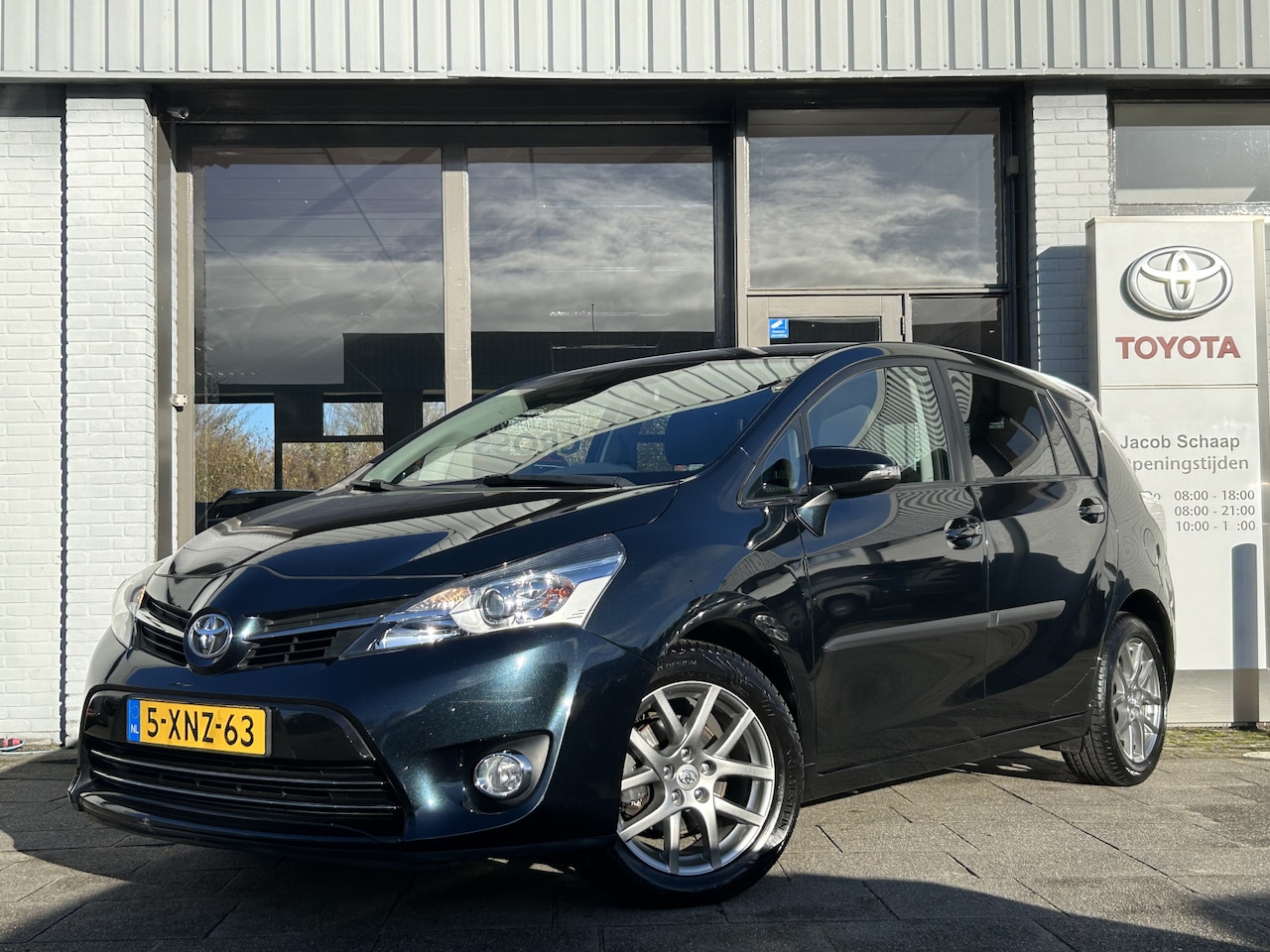 Toyota Verso - 1.8 VVT-i Business Automaat 147pk | Trekhaak 1.300kg geremd! | Navigatie | 17'' Lichtmetal - AutoWereld.nl