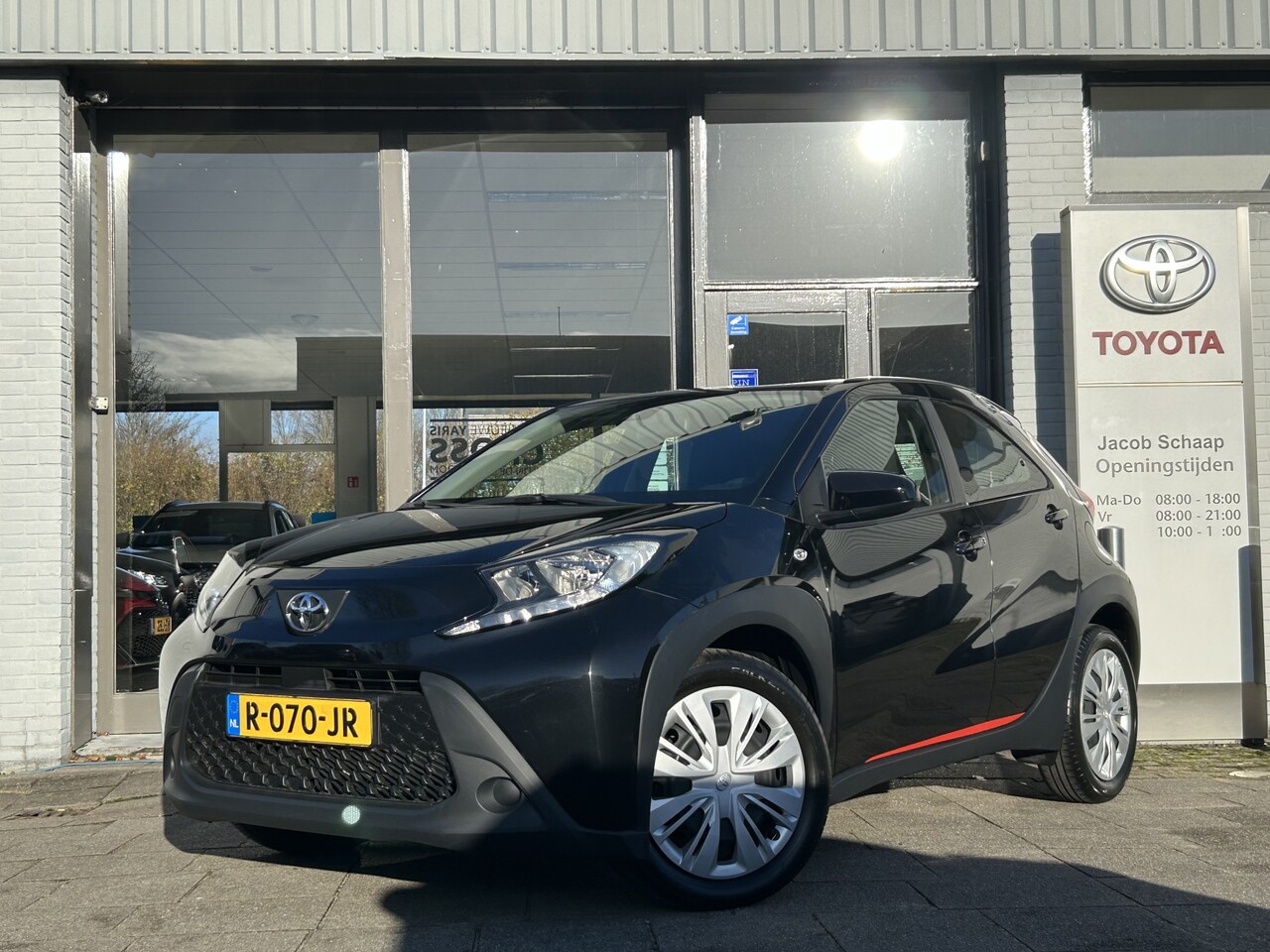 Toyota Aygo X - 1.0 VVT-i MT Play Handgeschakeld 72pk | Apple Carplay/Android Auto | Cruise control adapti - AutoWereld.nl