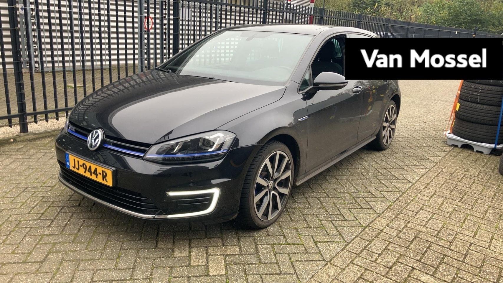 Volkswagen Golf - 1.4 TSI GTE 204 PK | Automaat | Panoramadak | Parkeersensoren | Navigatie | Cruise Control - AutoWereld.nl