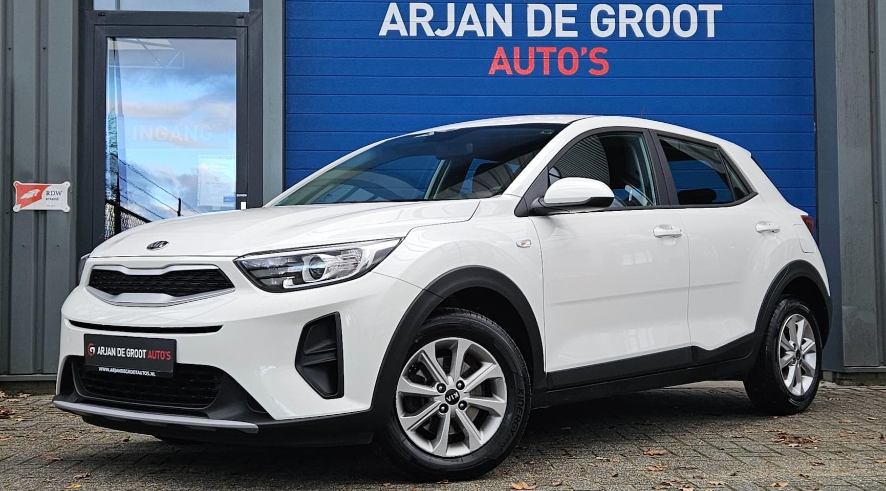 Kia Stonic - 1.2 85PK Airco elec pakket Carplay® LM velgen 68000km! - AutoWereld.nl