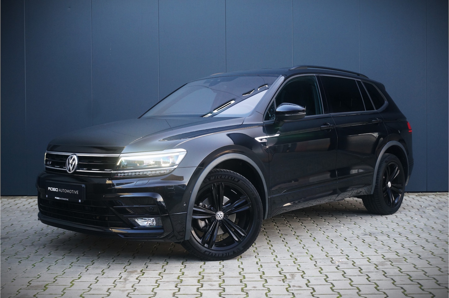 Volkswagen Tiguan Allspace - 1.5 TSI Highline Business R | Black Style | R-Line | Virtual | Trekhaak | Camera | Stuur/S - AutoWereld.nl