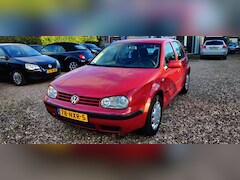 Volkswagen Golf - 1.6 Comfortline Betreft de 1.6 SR motor.