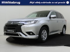 Mitsubishi Outlander - 2.4 PHEV Pure 225 pk Automaat | Stoel- en Stuurverwarming l | Trekhaak | Camera | MD