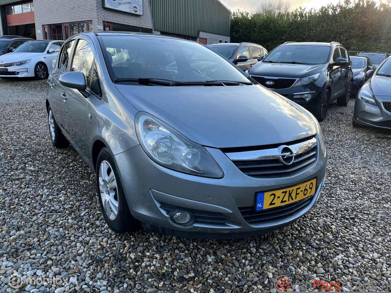 Opel Corsa - 1.2-16V Cosmo 1.2-16V Cosmo,Airc,5drs,Cruise,Navi - AutoWereld.nl