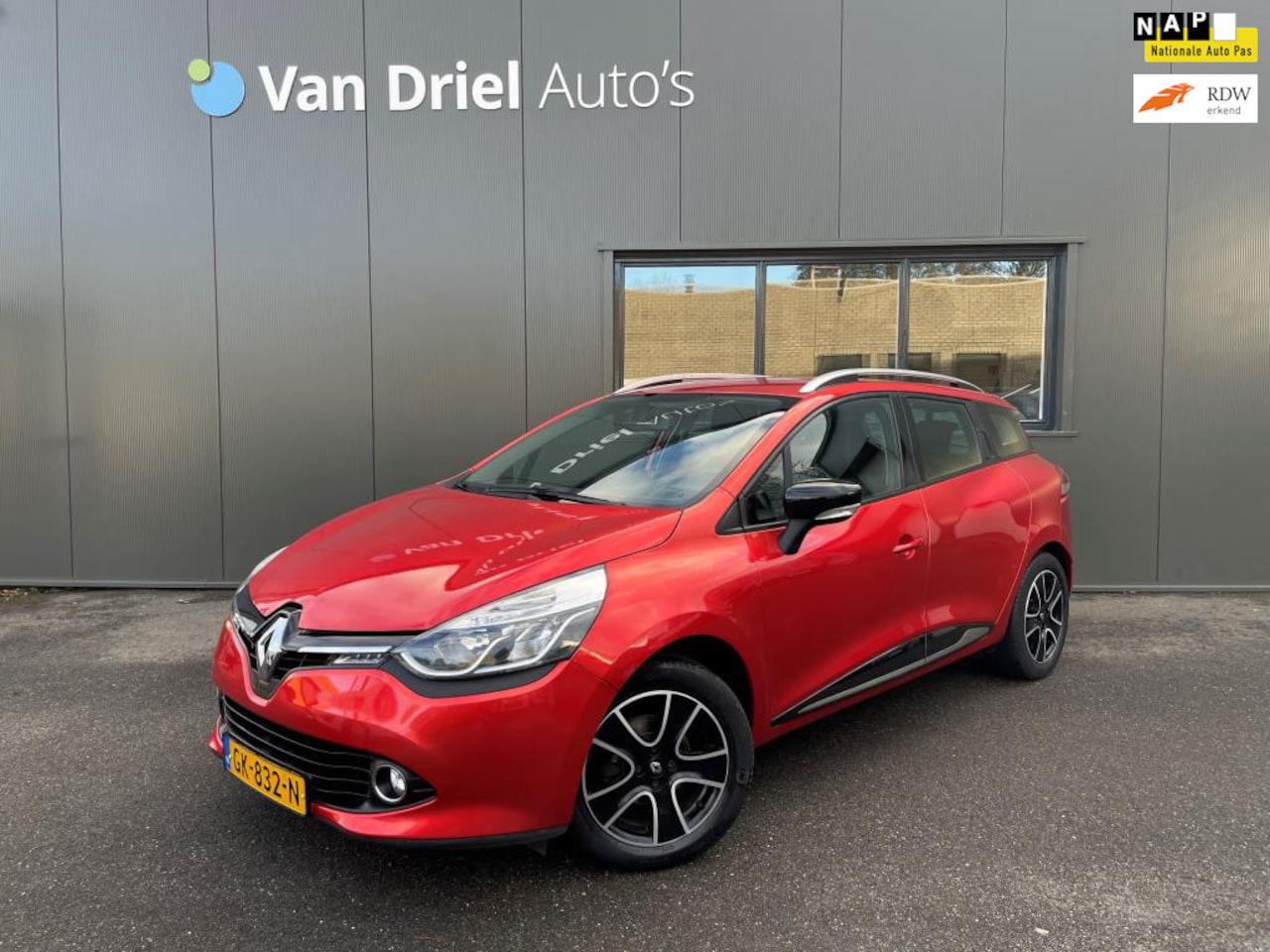 Renault Clio Estate - TCe 90 Expression / Navigatie / Dealer onderhouden! - AutoWereld.nl