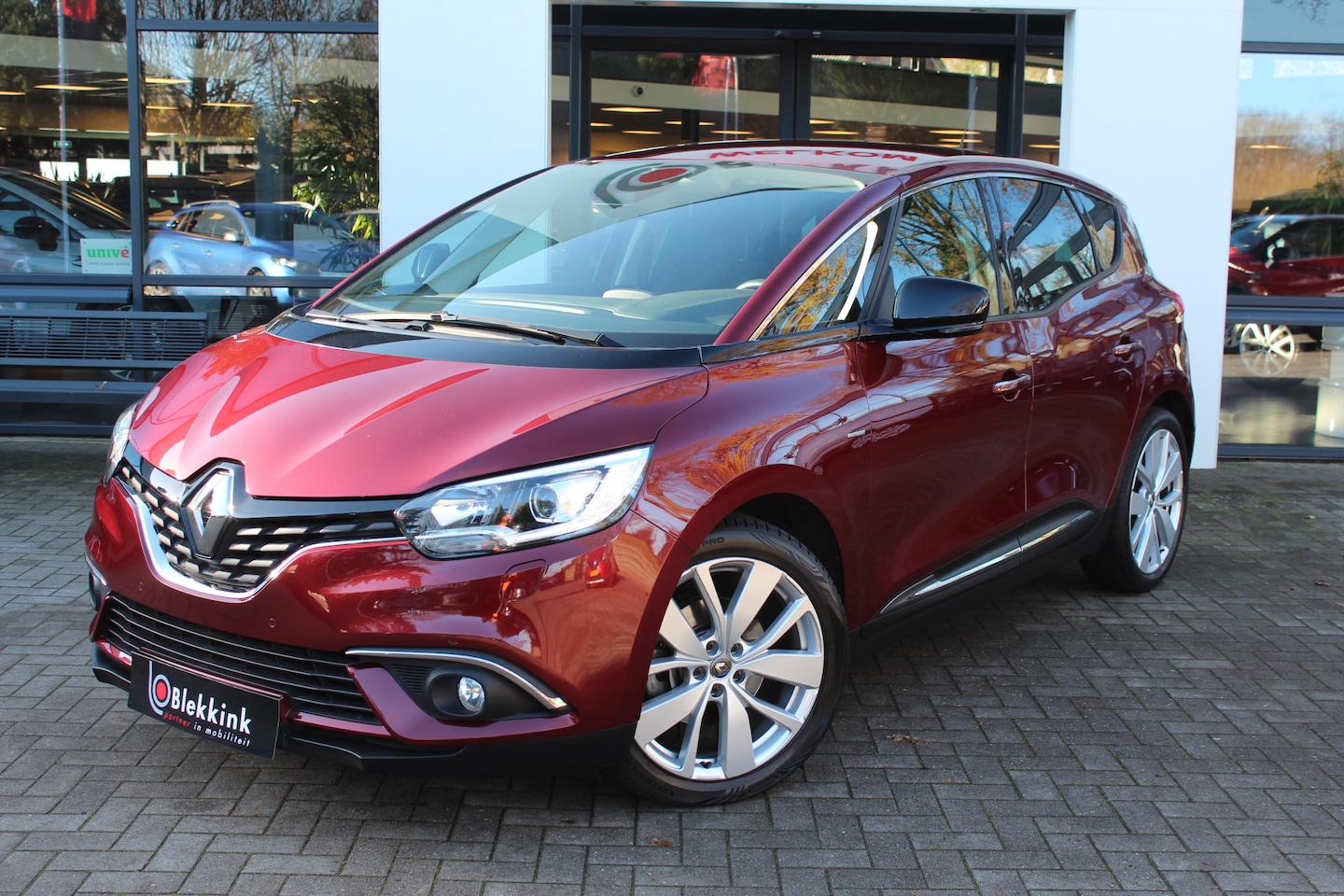 Renault Scénic - 1.3 TCe Limited 140 pk Automaat Navigatie, Clima, Trekhaak, Apple Carplay, Cruise contr. - AutoWereld.nl