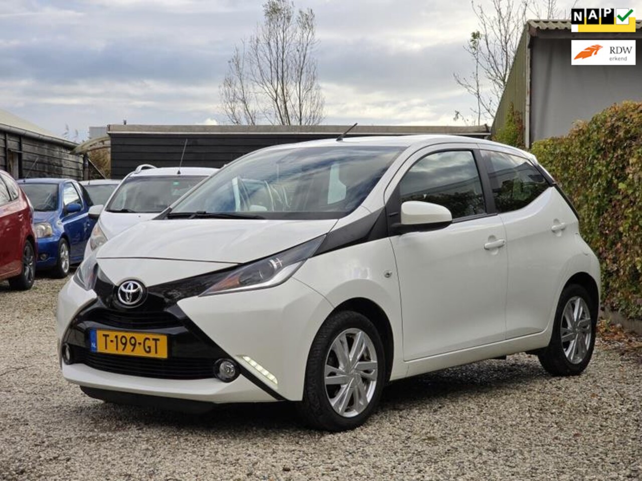 Toyota Aygo - 1.0 VVT-i X-play 5drs Airco/Audio/Lmv - AutoWereld.nl