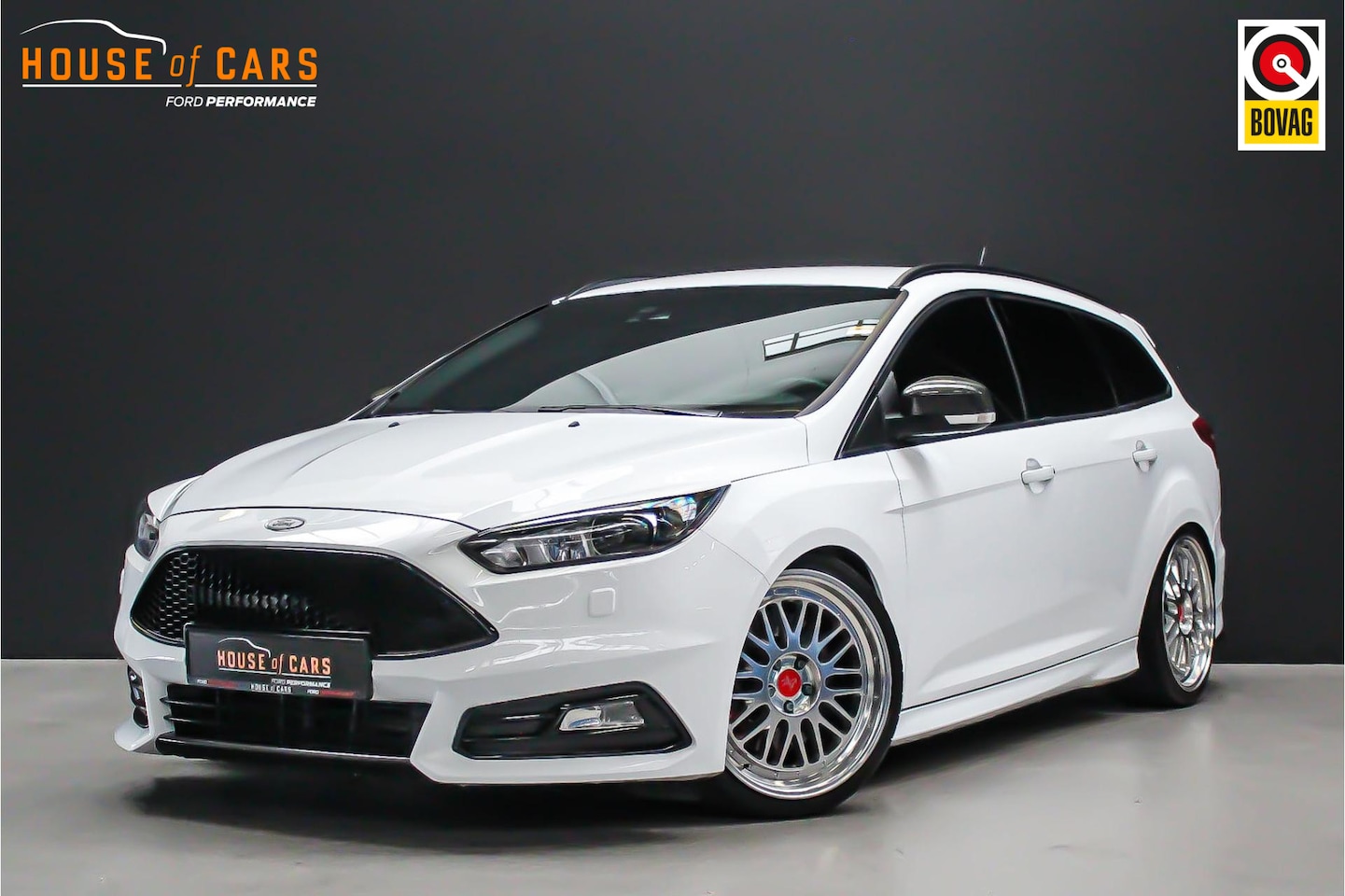 Ford Focus Wagon - 2.0 250pk ST-3 |schroefset|Maxton|sportuitlaat|Sync3|elektrische stoelen|Apple Carplay|And - AutoWereld.nl