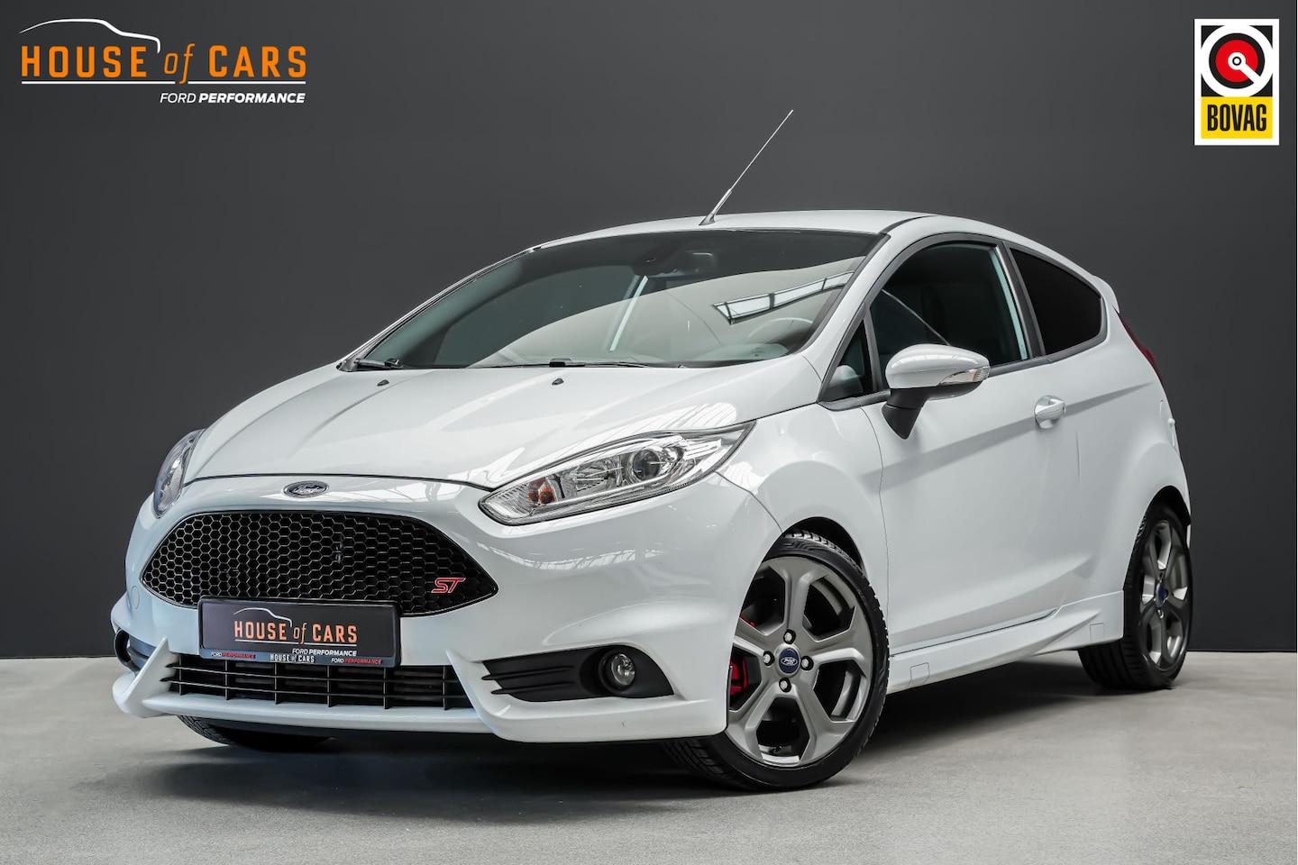 Ford Fiesta - 1.6 182pk ST-2 STYLE PACK |parkeersensoren|stoelverwarming|airco|keyless|voor & achterruit - AutoWereld.nl