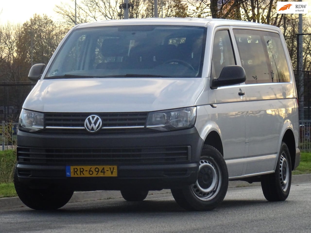 Volkswagen Transporter Kombi - 2.0 TDI Highline 9-PERSOONS - AutoWereld.nl