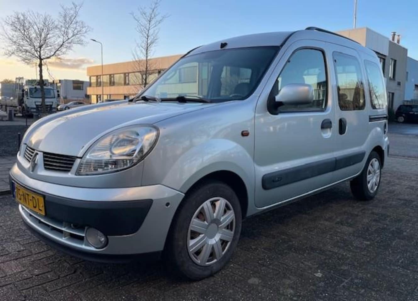 Renault Kangoo - 1.6-16V Privilège Div. rekeningen aanwezig - AutoWereld.nl