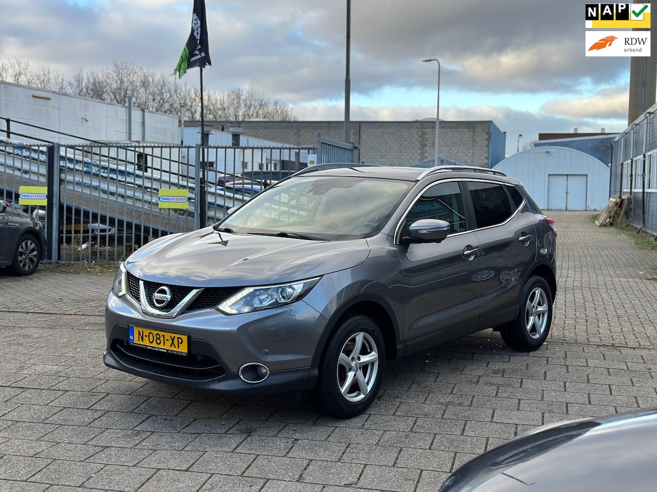 Nissan Qashqai - 1.2 Premier Edition | CAMERA | NETTE AUTO - AutoWereld.nl