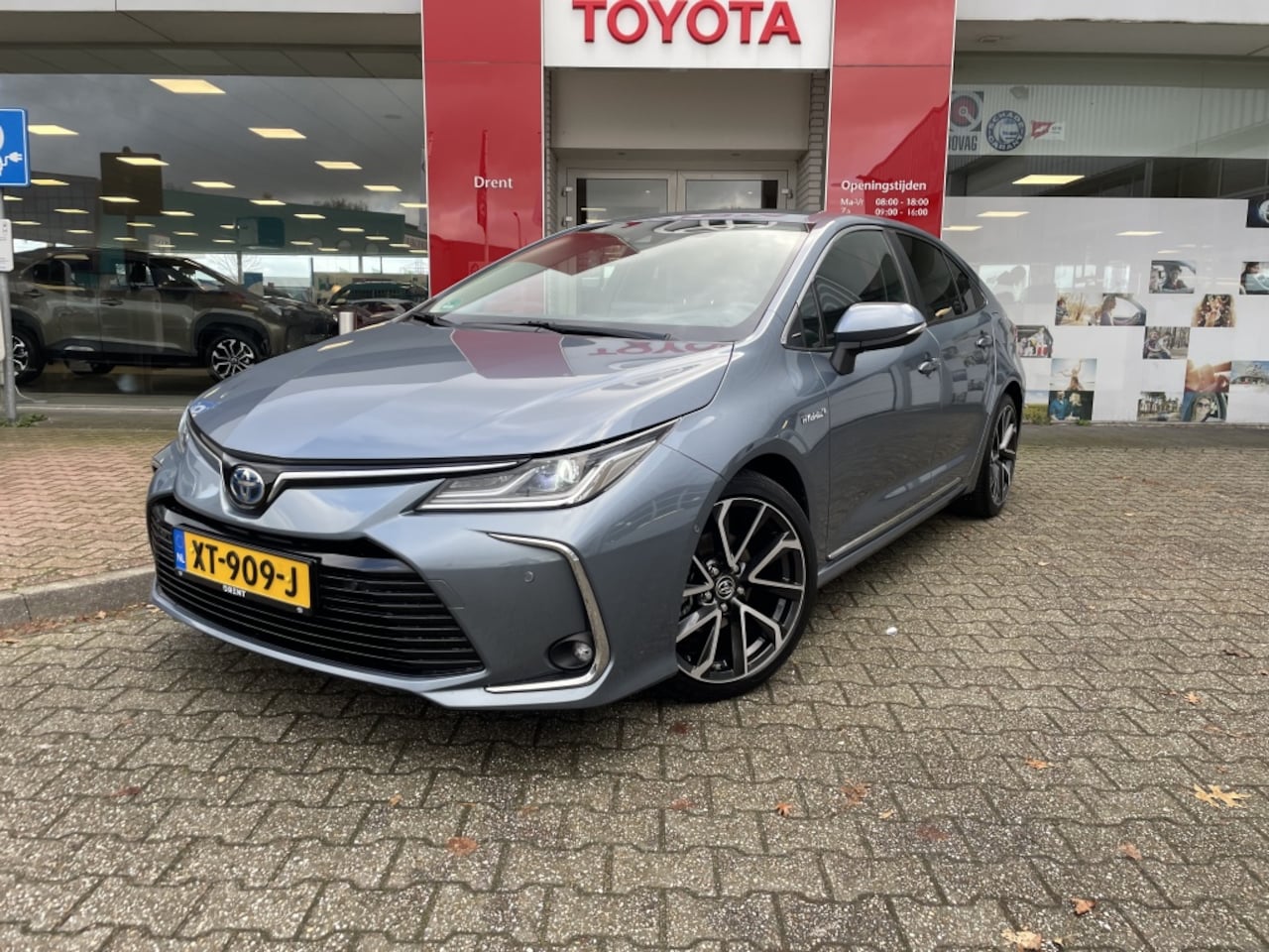 Toyota Corolla - 1.8 Hybrid Executive | sensoren v&a | keyless entry + start | Na - AutoWereld.nl