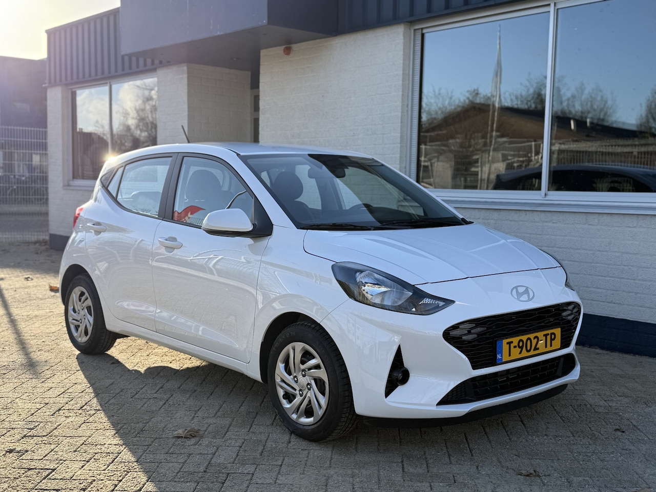 Hyundai i10 - 1.0 Comfort DAB Airco Apple Carplay Electr. Ramen Lane Assist - AutoWereld.nl