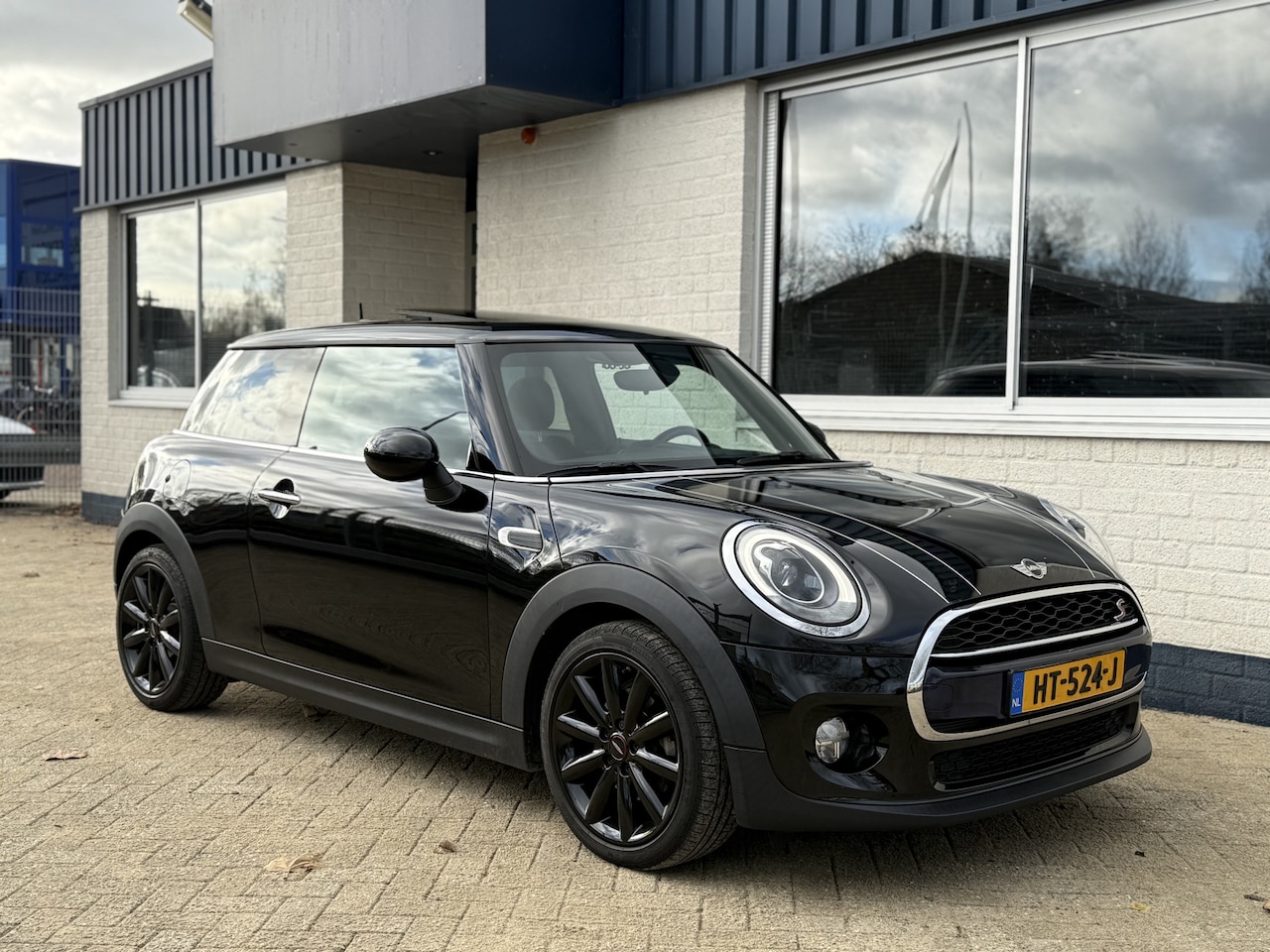 MINI Cooper - Mini 1.5 Chili Panoramadak Navi groot Xenon/LED 17" Lichtmetalen velgen - AutoWereld.nl