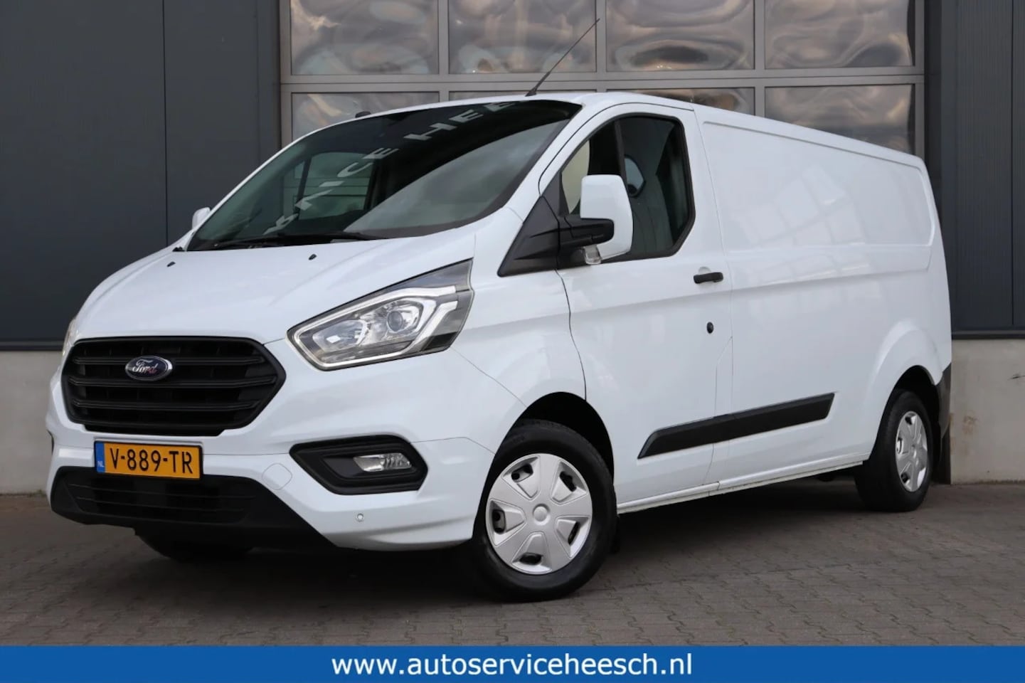 Ford Transit Custom - 2.0 TDCi 130PK L2H1 l Airco l Navi l Trekhaak l Cruise Control - AutoWereld.nl