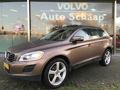 Volvo XC60 - 2.0 T5 Momentum Automaat | Rijklaar incl 12 mnd Bovag | Panoramadak Keyless entry Dodehoek