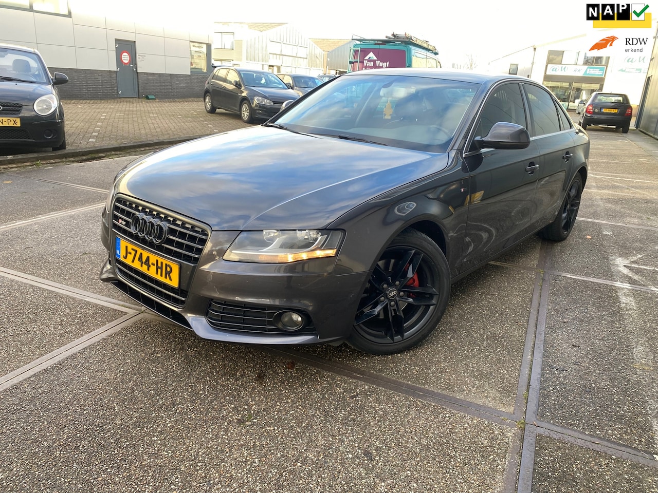 Audi A4 Limousine - 1.8 TFSI/5drs/automaat/1jaar apk/ onderhoudsboek aanwezig/navi/parkeersensoren V&A/ volle - AutoWereld.nl