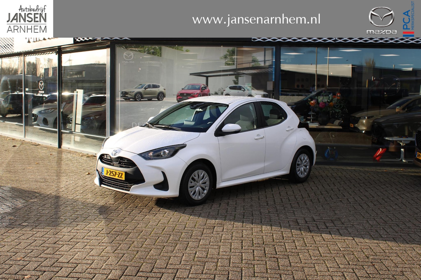 Toyota Yaris - 1.5 VVT-i Active 1.5 VVT-i Active , Airco, 5 Deurs, Elektrische ramen, Apple Carplay, Adap. Cruise, Camera, - AutoWereld.nl