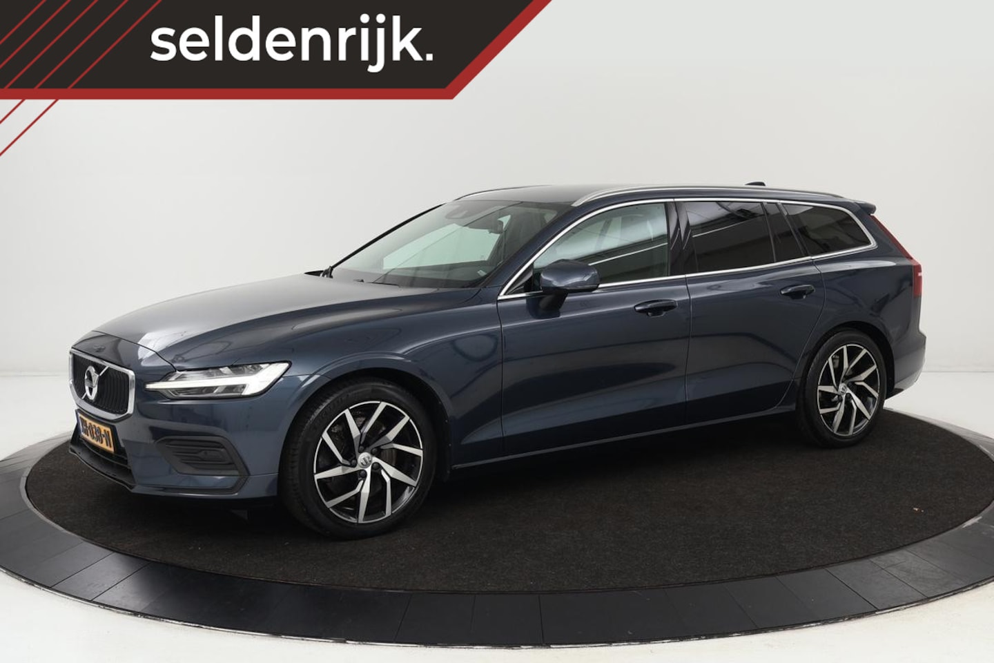 Volvo V60 - 2.0 T5 Momentum | Leder | Stoelverwarming | Carplay | Full LED | Navigatie | Climate contr - AutoWereld.nl