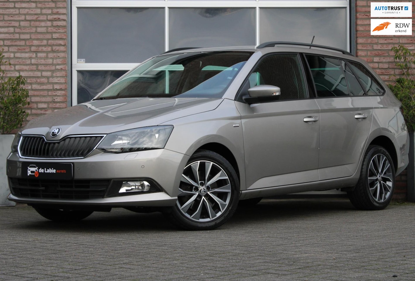 Skoda Fabia - Automaat / Carplay / ACC - AutoWereld.nl