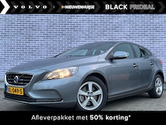 Volvo V40 - 2.0 T2 Momentum | Trekhaak | Cruise control | Parkeersensoren voor en achter | Climate con