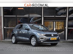 Volkswagen T-Roc - 1.5 TSI Sport R Lane ACC Camera D.Hoek Keyless Trekhaak