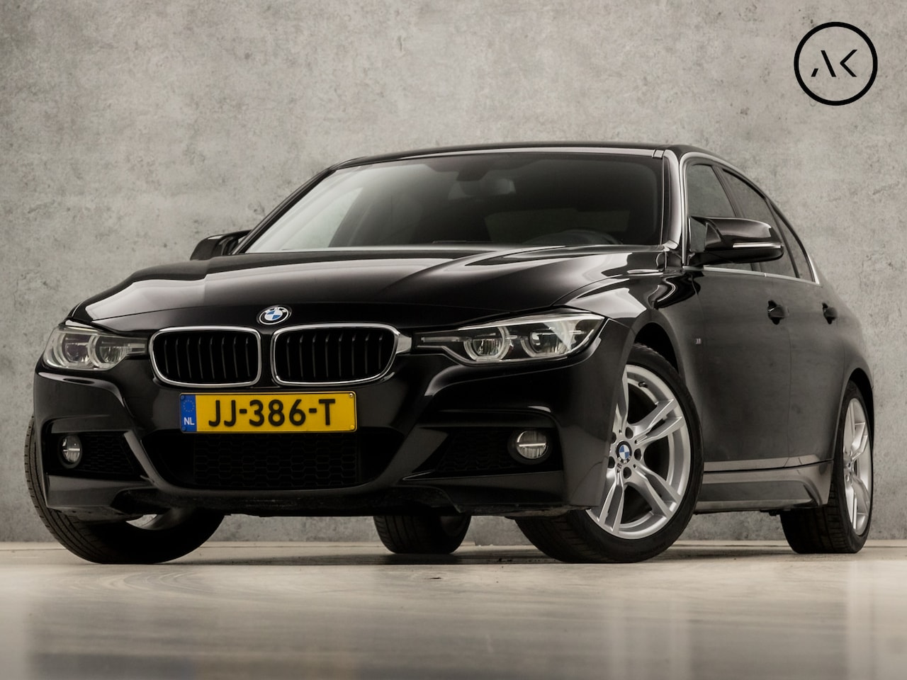 BMW 3-serie - 318i M Sport Automaat (GROOT NAVI, M PAKKET, CLIMATE, GETINT GLAS, ALCANTARA SPORTSTOELEN, - AutoWereld.nl