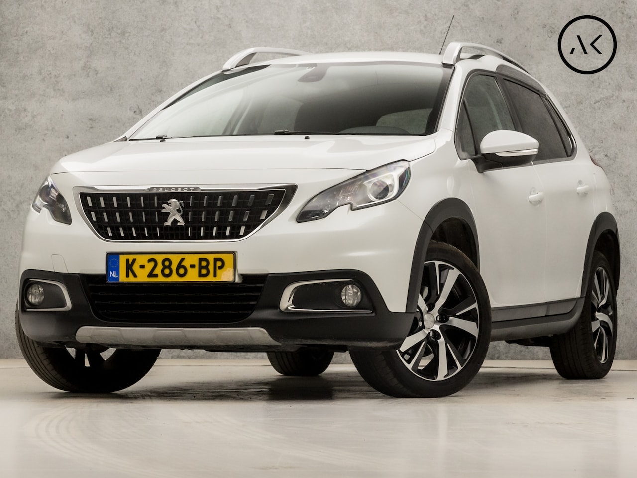 Peugeot 2008 - 1.2 PureTech Allure GT-Line Sport Automaat (APPLE CARPLAY, NAVIGATIE, CLIMATE, STOELVERWAR - AutoWereld.nl