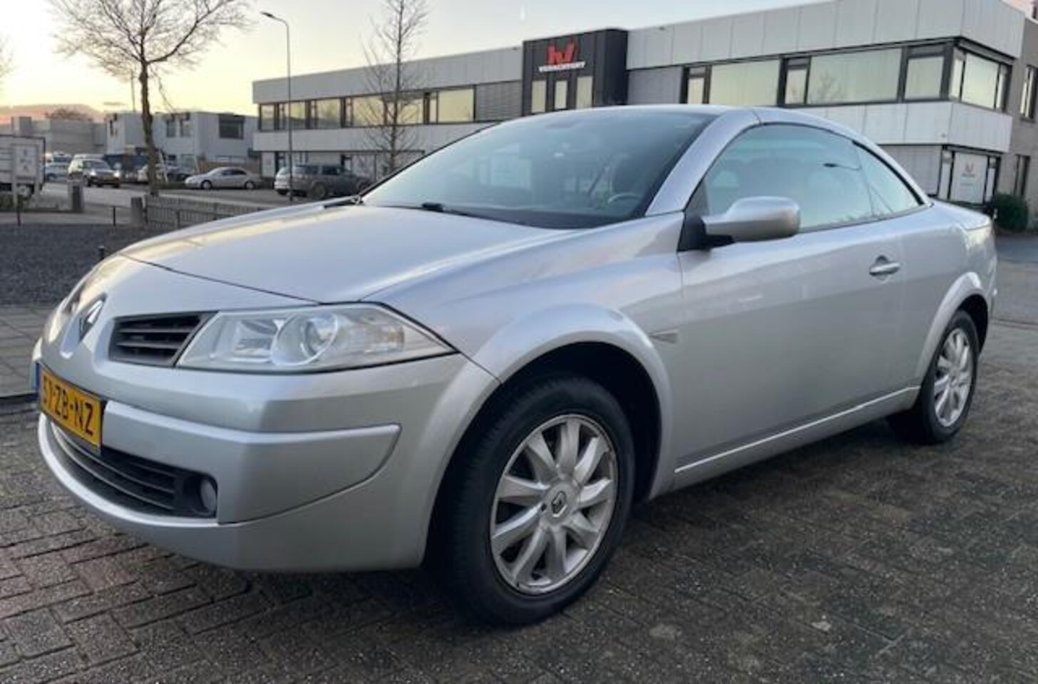 Renault Mégane coupé cabriolet - 2.0-16V Dynamique Climate Control Cruise Control Elektrisch dak - AutoWereld.nl