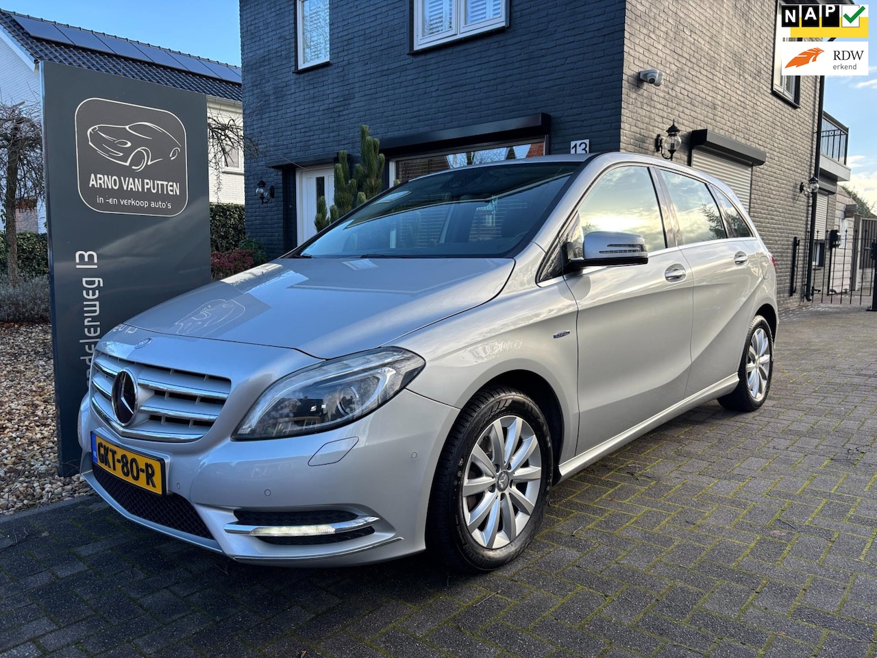 Mercedes-Benz B-klasse - 200 Ambition Automaat / Leer / Led - AutoWereld.nl